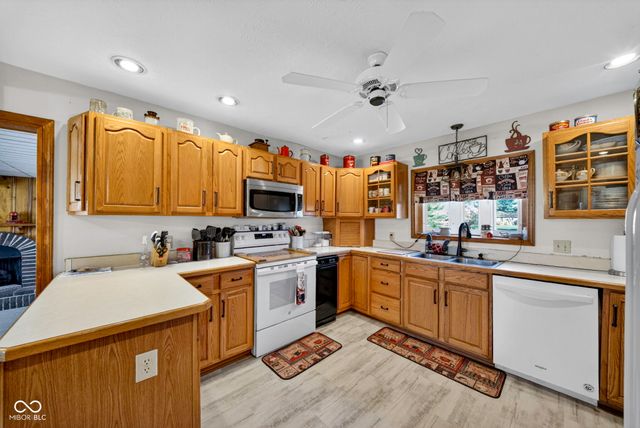 6702 E 96th Street, Fishers, IN 46038