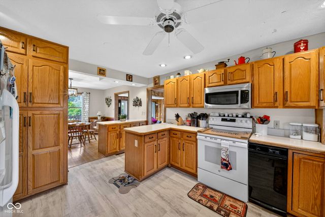 6702 E 96th Street, Fishers, IN 46038