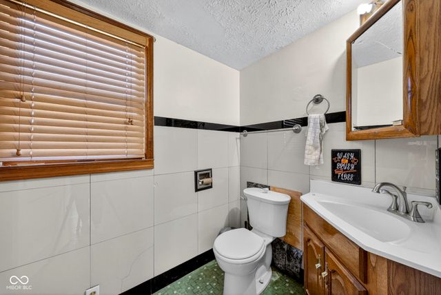 6702 E 96th Street, Fishers, IN 46038