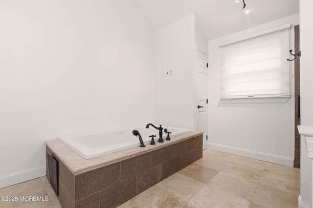 5 Overlook Drive, Jackson, NJ 08527