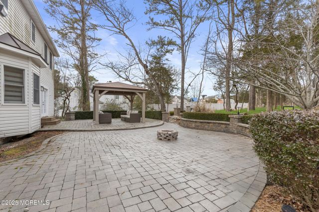 5 Overlook Drive, Jackson, NJ 08527