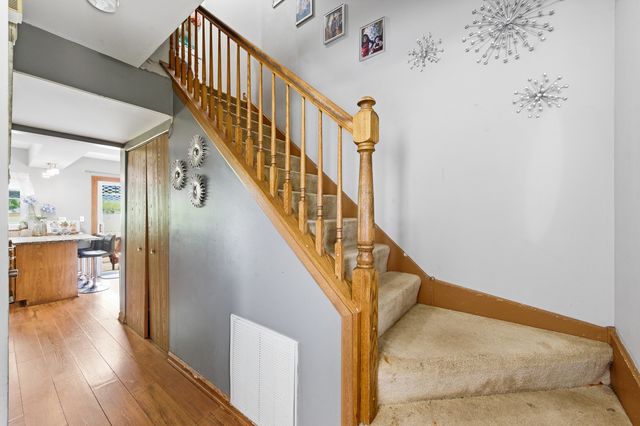 2054 Mission Hills Drive, Elgin, IL 60123