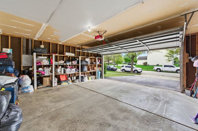 2054 Mission Hills Drive, Elgin, IL 60123