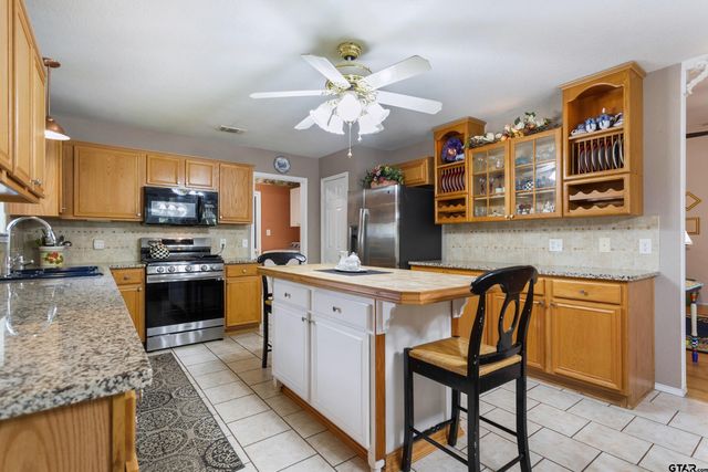 13182 Lauren Ln, Lindale, TX 75771
