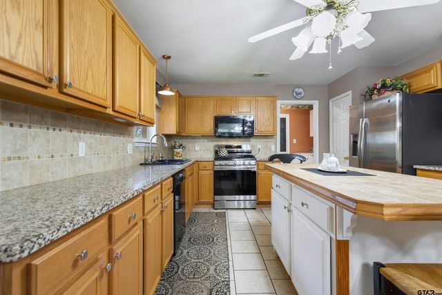 13182 Lauren Ln, Lindale, TX 75771