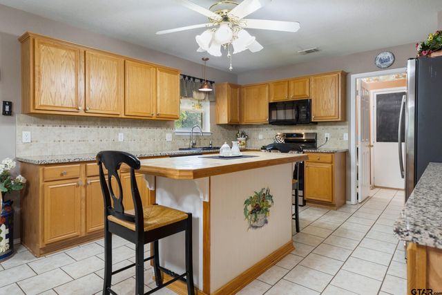 13182 Lauren Ln, Lindale, TX 75771