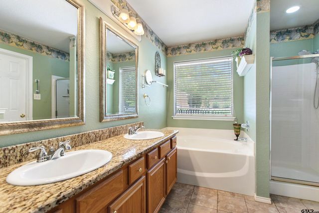 13182 Lauren Ln, Lindale, TX 75771