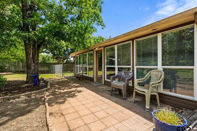 13182 Lauren Ln, Lindale, TX 75771