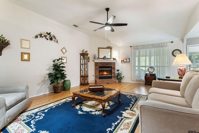13182 Lauren Ln, Lindale, TX 75771