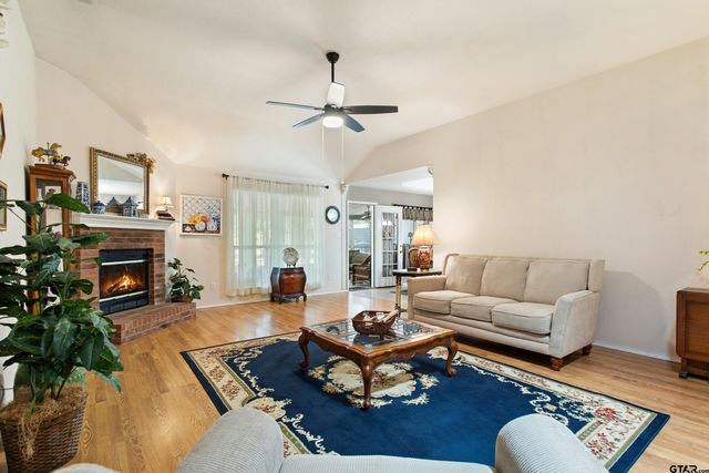 13182 Lauren Ln, Lindale, TX 75771