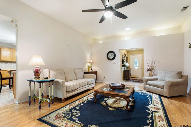 13182 Lauren Ln, Lindale, TX 75771