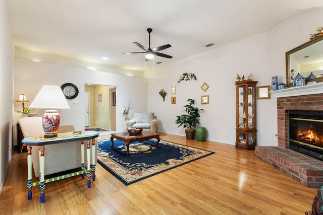 13182 Lauren Ln, Lindale, TX 75771