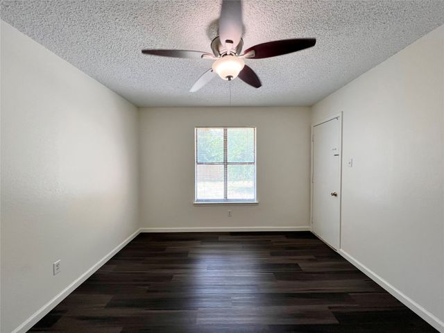 1150 Suburban Street, Cedar Hill, TX 75104