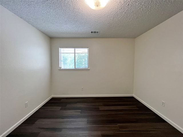 1150 Suburban Street, Cedar Hill, TX 75104