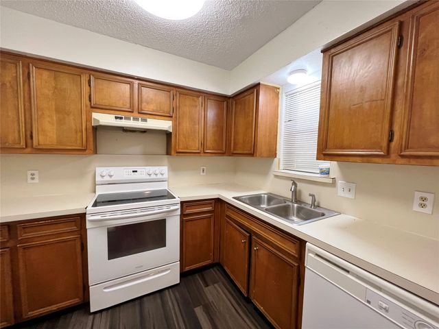 1150 Suburban Street, Cedar Hill, TX 75104