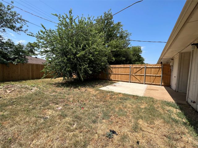 1150 Suburban Street, Cedar Hill, TX 75104