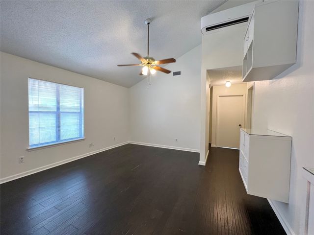 1150 Suburban Street, Cedar Hill, TX 75104