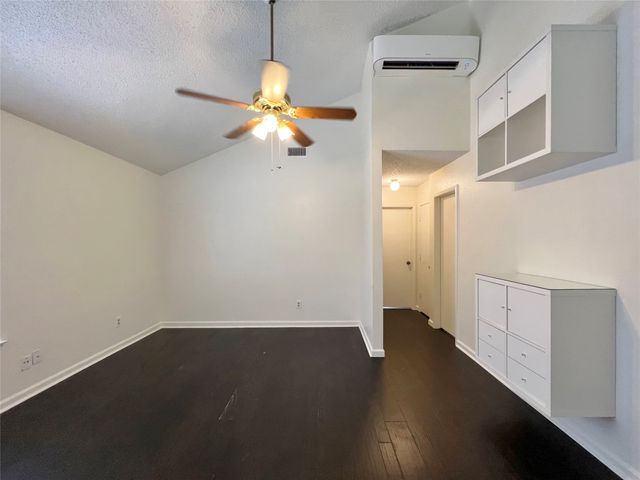 1150 Suburban Street, Cedar Hill, TX 75104