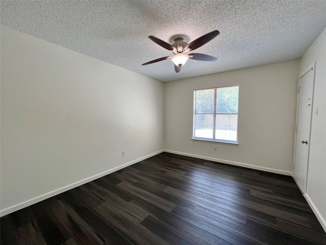 1150 Suburban Street, Cedar Hill, TX 75104
