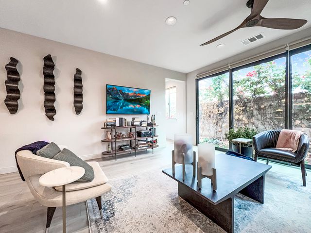 4521 S Ernest Street, Visalia, CA 93277