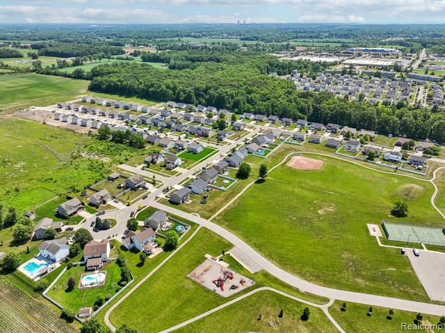 2231 Gunnison Lane, Monroe, MI 48162