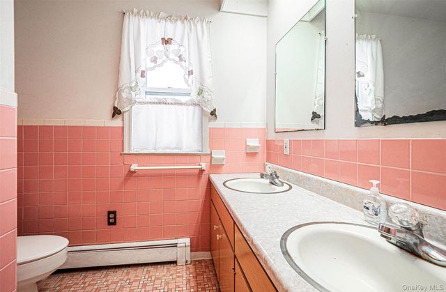 238 S Centerville Road, Middletown, NY 10940