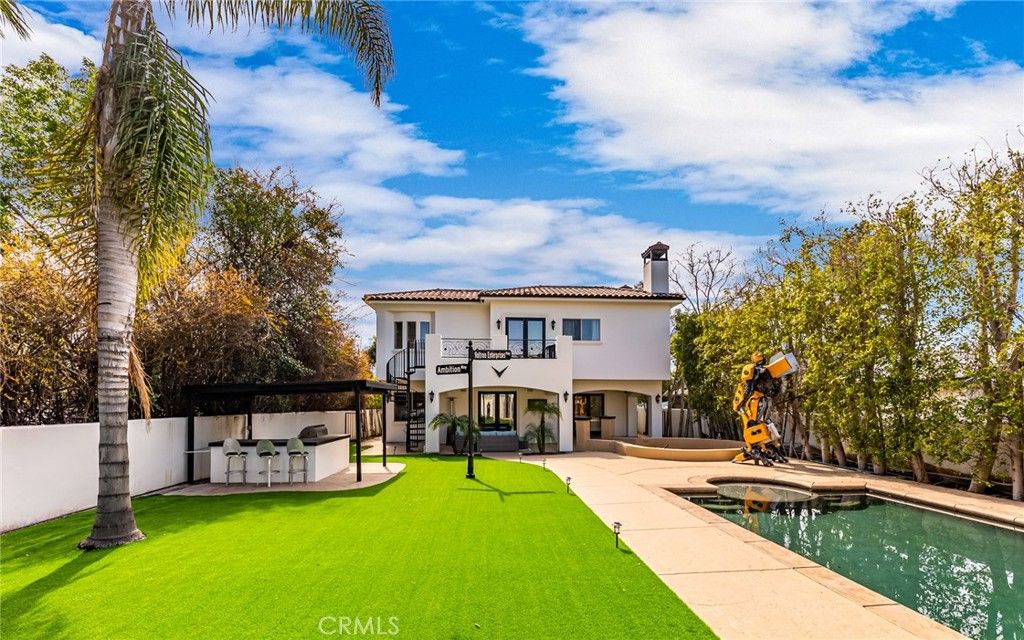 23123 Oxnard, Woodland Hills, CA 91367 — exterior