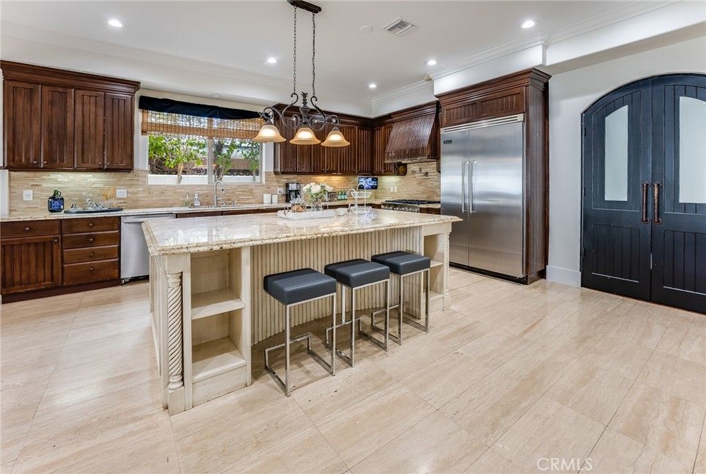 23123 Oxnard, Woodland Hills, CA 91367 — photo 3
