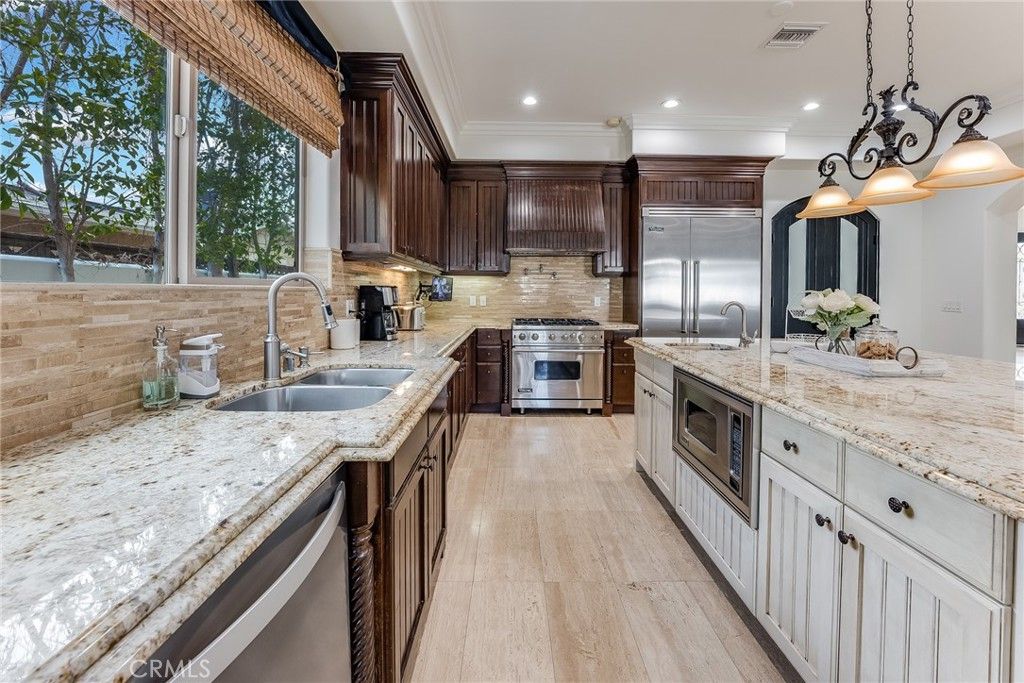 23123 Oxnard, Woodland Hills, CA 91367 — photo 4