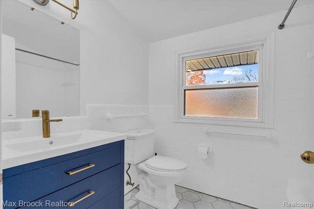 29676 Westbrook Parkway, Southfield, MI 48076