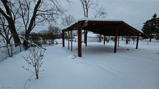 5949 White Pine Drive, Bedford Heights, OH 44146