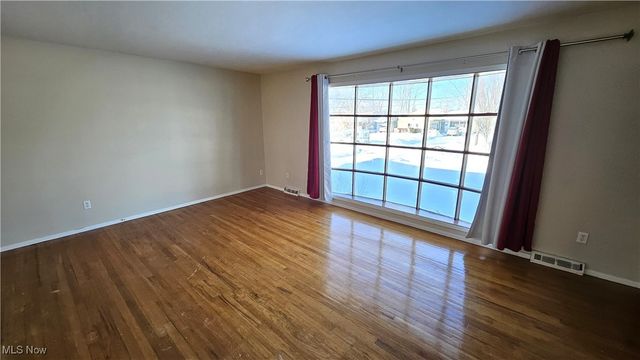 5949 White Pine Drive, Bedford Heights, OH 44146