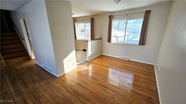 5949 White Pine Drive, Bedford Heights, OH 44146