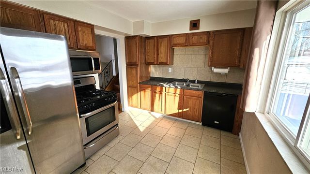 5949 White Pine Drive, Bedford Heights, OH 44146