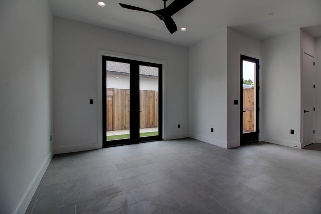 1526 3rd St, Escalon, CA 95320