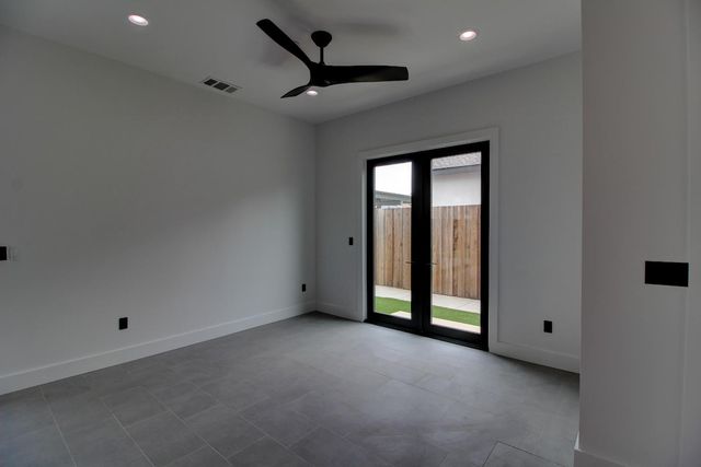 1526 3rd St, Escalon, CA 95320