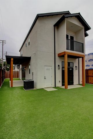 1526 3rd St, Escalon, CA 95320