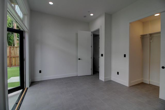 1526 3rd St, Escalon, CA 95320