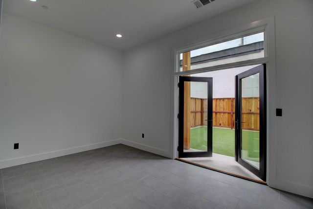 1526 3rd St, Escalon, CA 95320