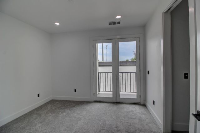 1526 3rd St, Escalon, CA 95320