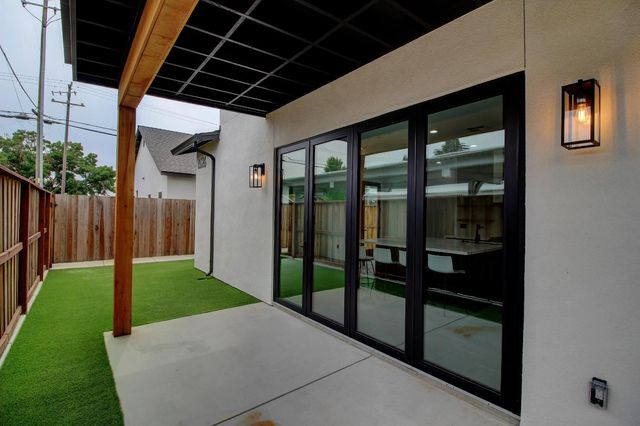 1526 3rd St, Escalon, CA 95320