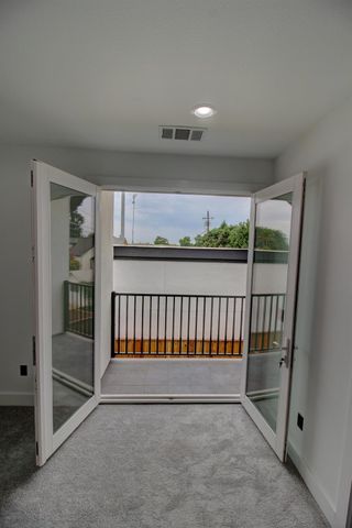 1526 3rd St, Escalon, CA 95320