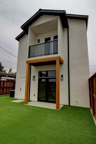 1526 3rd St, Escalon, CA 95320