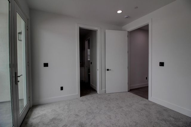 1526 3rd St, Escalon, CA 95320