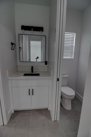 1526 3rd St, Escalon, CA 95320