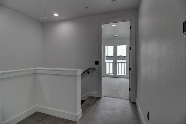 1526 3rd St, Escalon, CA 95320