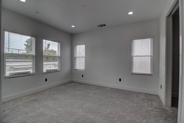 1526 3rd St, Escalon, CA 95320