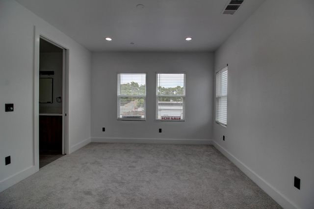 1526 3rd St, Escalon, CA 95320