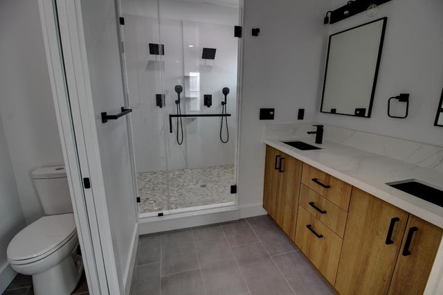 1526 3rd St, Escalon, CA 95320