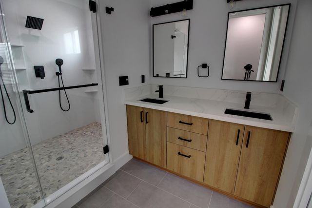 1526 3rd St, Escalon, CA 95320